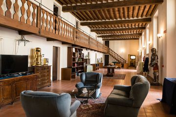 Lobby lounge