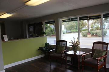Summer Wind Inn & Suites