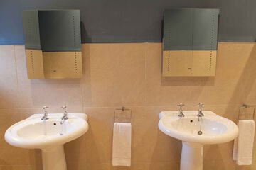 Bathroom sink