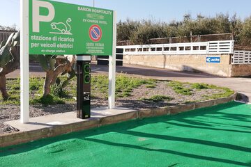 Electric vehicle charging station