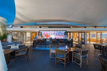 Poolside bar