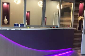 Check-in/check-out kiosk