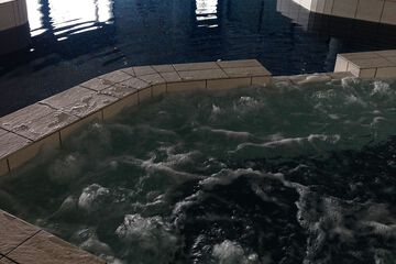 Indoor spa tub