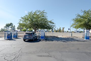 Electric vehicle charging station