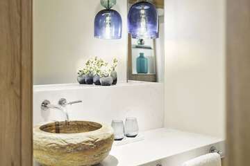 Bathroom sink