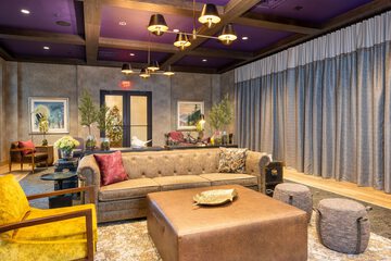 Lobby lounge