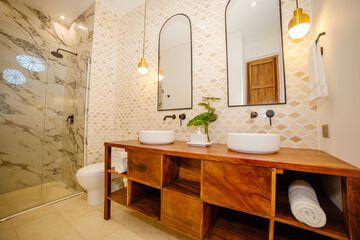 Bathroom shower