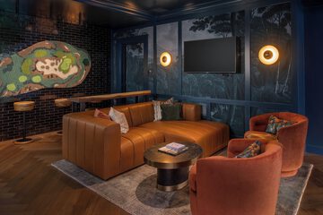 Indoor golf driving range