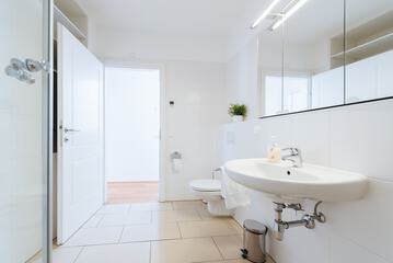 Deep soaking bathtub
