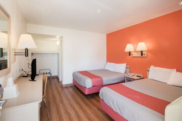 Room 27 of 39
