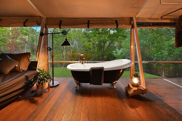 Deep soaking bathtub