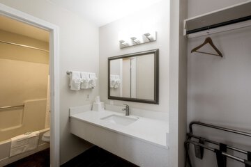 Room 13 of 27