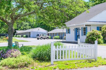 Blue Dolphin Inn