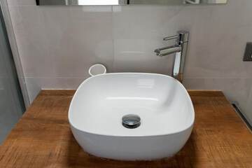 Bathroom sink