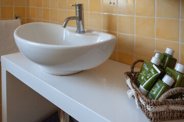 Bathroom sink