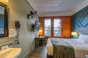 Room 52 of 115