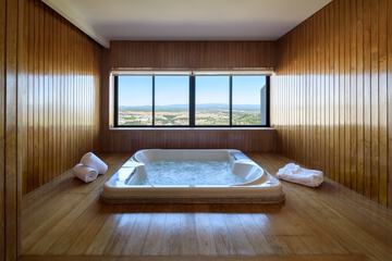 Jetted tub