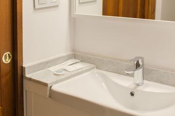 Bathroom sink