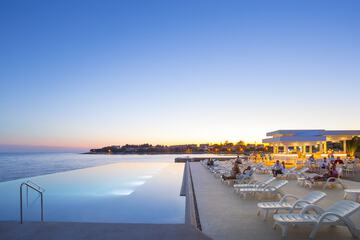 Infinity pool