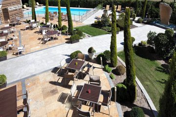 Indoor/outdoor pool