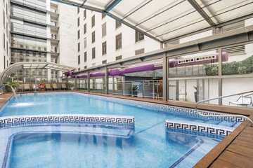 Indoor/outdoor pool