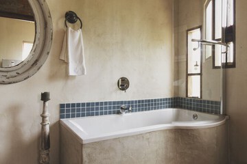 Deep soaking bathtub