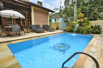 Pool waterfall
