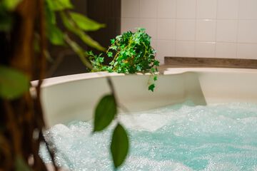 Indoor spa tub