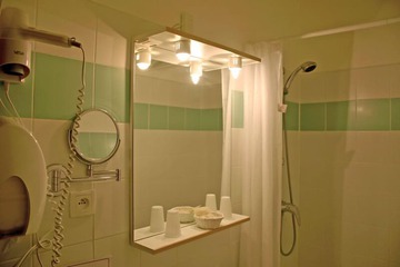 Bathroom amenities