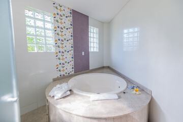 Jetted tub