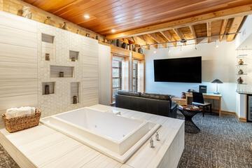 Room 9 of 32