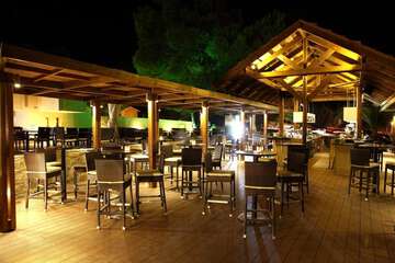 Poolside bar