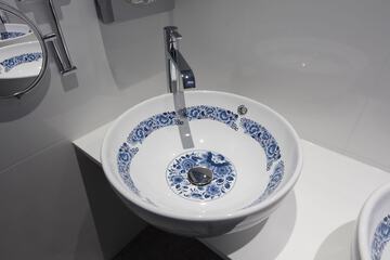 Bathroom sink