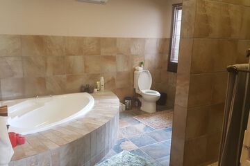 Deep soaking bathtub