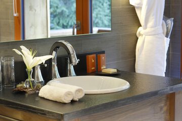 Bathroom sink