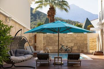 Private pool