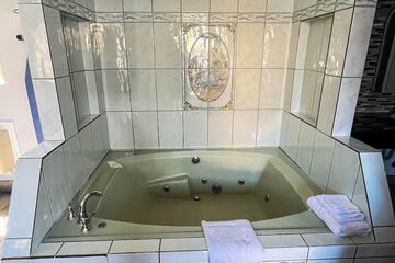 Jetted tub
