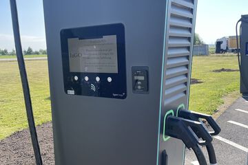 Electric vehicle charging station