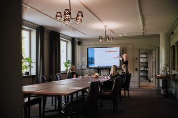 Meeting facility