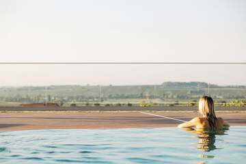 Infinity pool