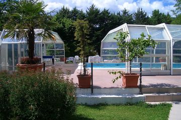 Indoor/outdoor pool
