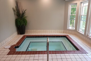 Indoor spa tub