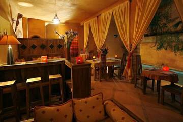 Lobby lounge