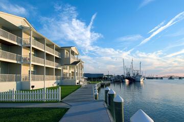 Hampton Inn & Suites Chincoteague Waterfront