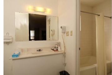 Room 4 of 27