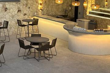 Poolside bar