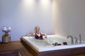 Private spa tub