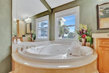 Private spa tub