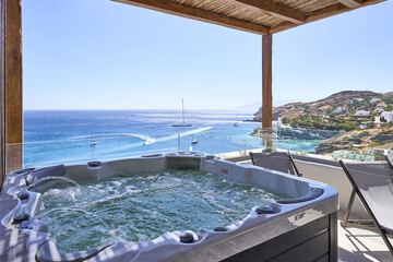Private spa tub