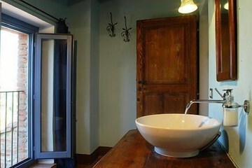 Bathroom sink